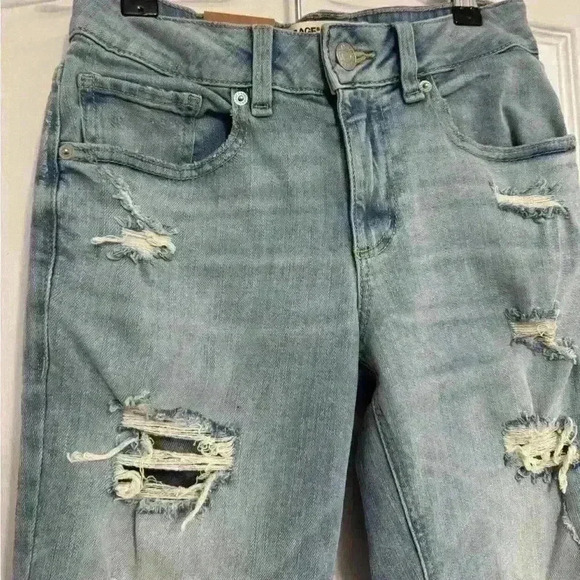 Garage Woman’s Blue Distressed Girlfriend Jeans Never Worn New  With Tags - Picture 3 of 6